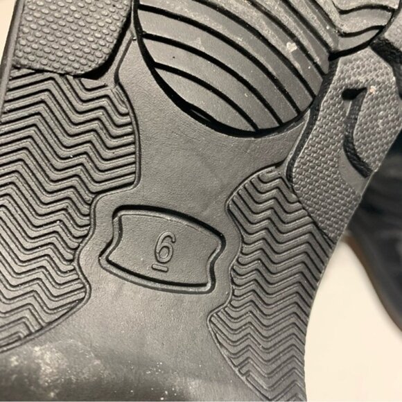 Black Quilted Puffer Winter Boots - Picture 5 of 5